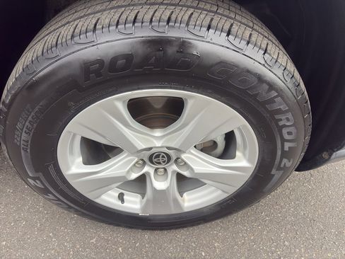 Used 2021 Toyota RAV4 XLE w/ XLE Grade Weather Package image 9