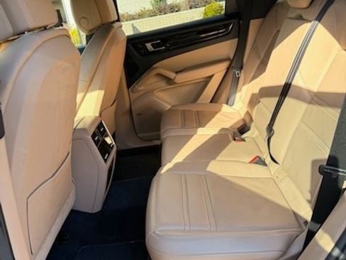 Used 2019 Porsche Cayenne image 4