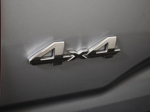 Used 2017 Toyota Tacoma SR image 15