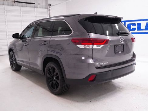 Used 2019 Toyota Highlander SE FWD image 35