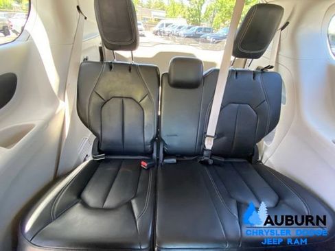 Used 2024 Chrysler Pacifica Touring-L FWD image 21
