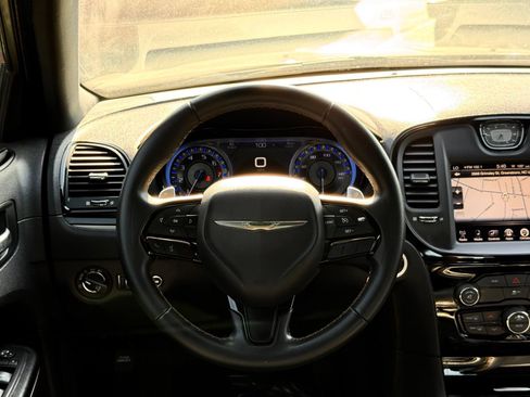 Used 2016 Chrysler 300 S RWD image 28