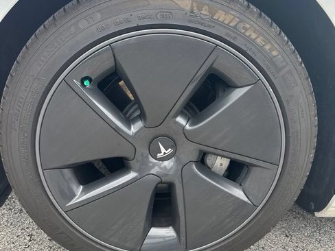 Used 2021 Tesla Model 3 Standard Range Plus RWD image 9