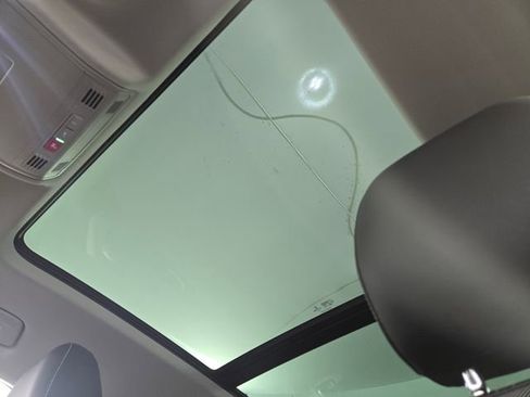 Used 2022 Volkswagen Taos SE w/ Panoramic Sunroof Package image 21