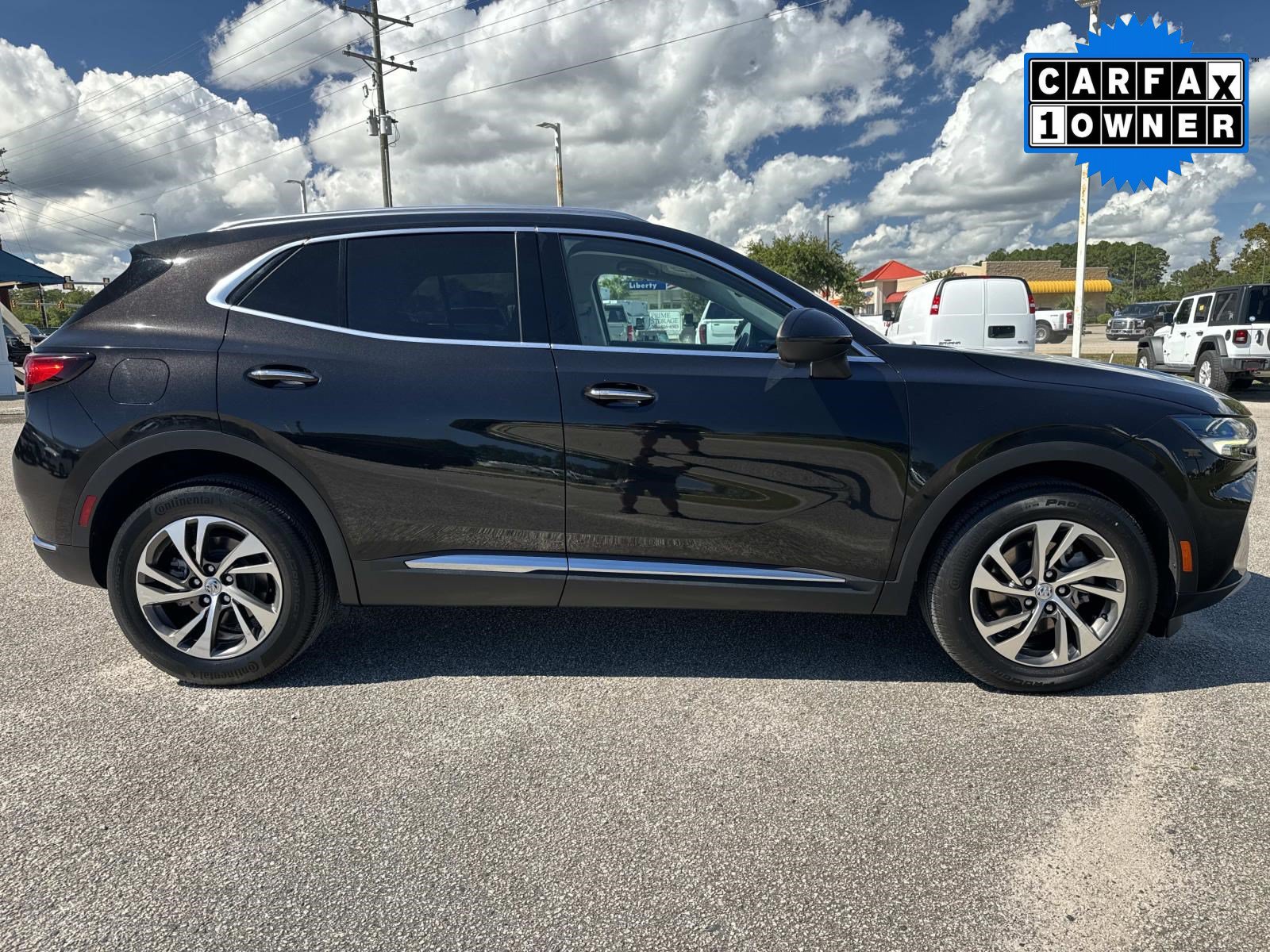 Used 2022 Buick Envision Essence w/ Safety Package FWD image 2