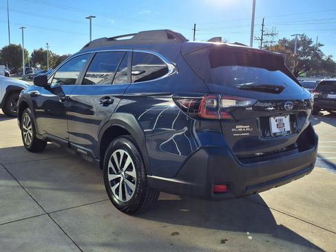 Certified 2025 Subaru Outback Premium image 3