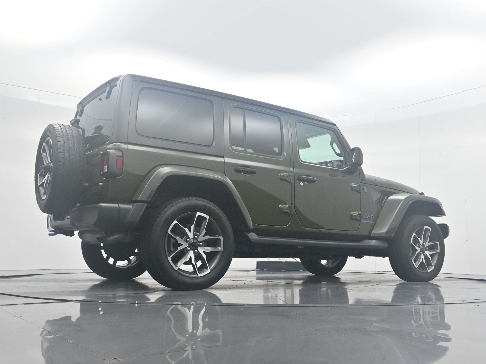 Used 2024 Jeep Wrangler Unlimited w/ Convenience Group AWD/4WD image 29