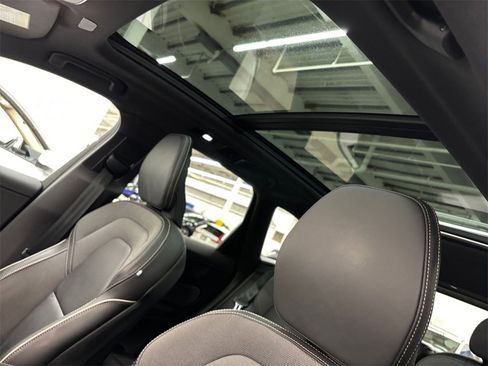 Certified 2022 Volvo XC60 B6 R-Design w/ Advanced Package image 31