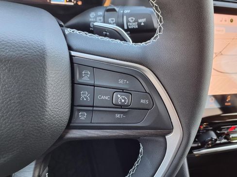 Certified 2024 Jeep Grand Cherokee Limited w/ Black Appearance Package image 12