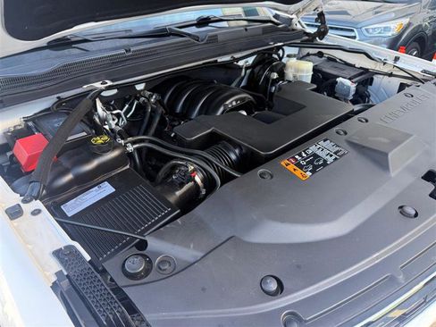 Used 2019 Chevrolet Suburban LT image 36