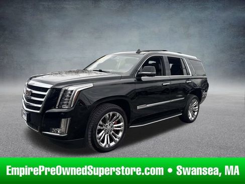 Used 2017 Cadillac Escalade Luxury image 1