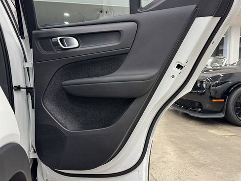 Used 2025 Volvo XC40 B5 Core image 16