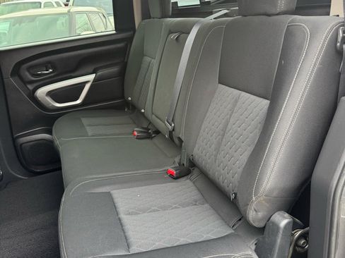 Used 2017 Nissan Titan SV image 16