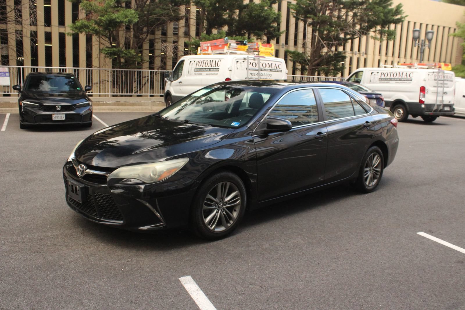 Used 2015 Toyota Camry SE FWD image 12