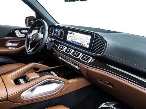 New 2025 Mercedes-Benz GLS 450 4MATIC image 5