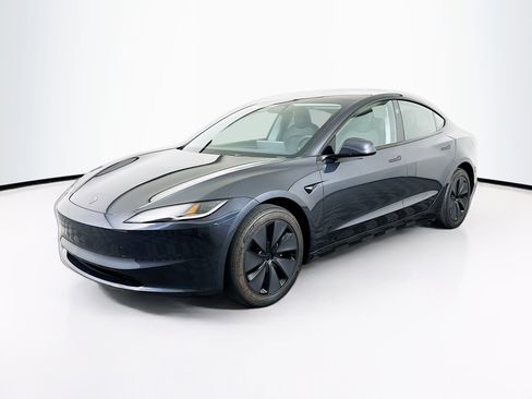 Used 2024 Tesla Model 3 image 3
