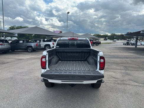 New 2025 GMC Canyon AT4 w/ LPO, Off Road Lift Package AWD/4WD image 7