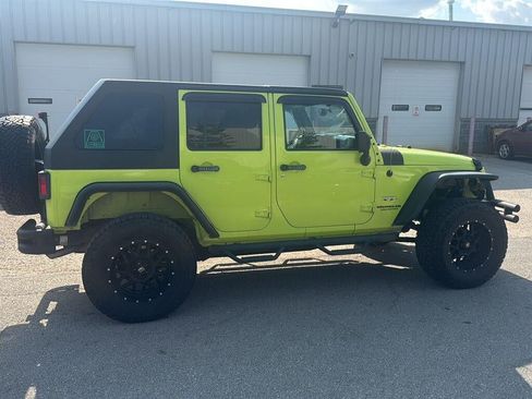 Used 2017 Jeep Wrangler Unlimited Sahara w/ Dual Top Group AWD/4WD image 2