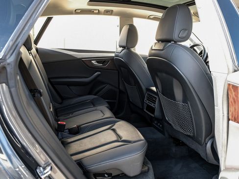 Used 2020 Audi Q8 Premium Plus image 35