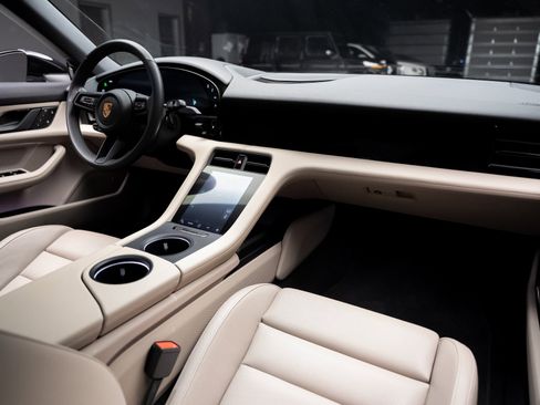 Used 2022 Porsche Taycan 4S image 56