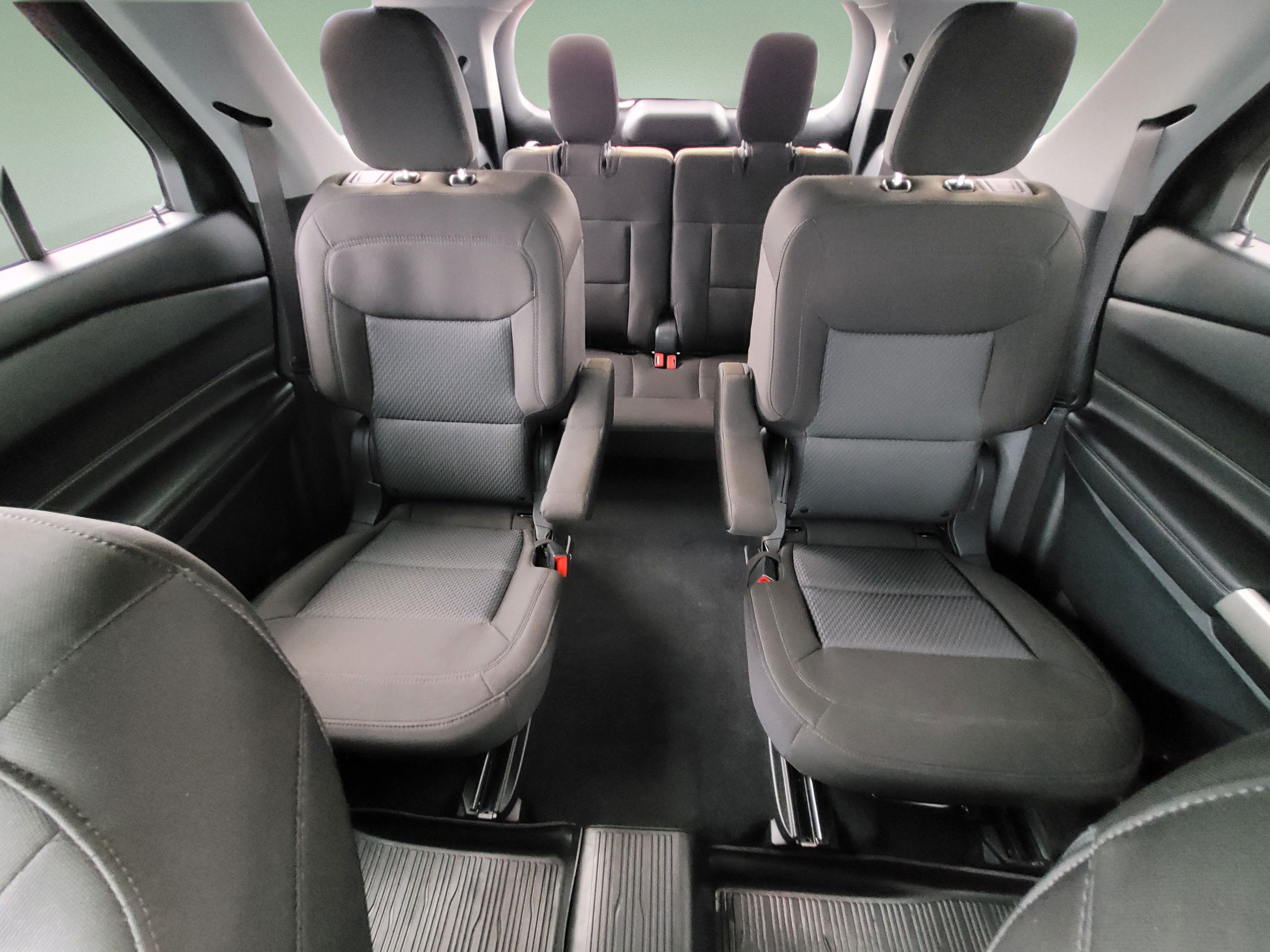 Used 2024 Ford Explorer XLT AWD/4WD image 18