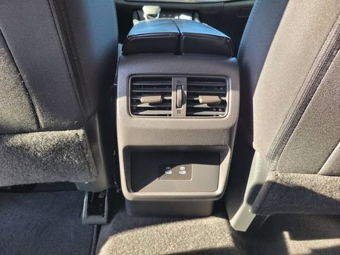 Used 2024 Nissan Rogue SV FWD image 17
