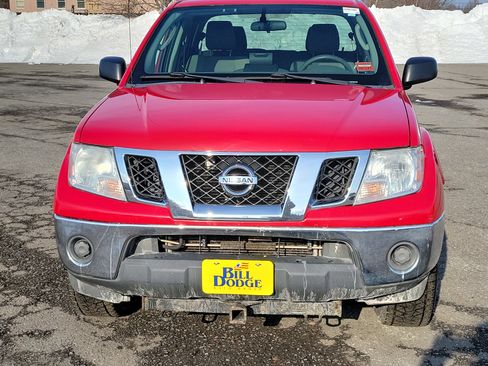 Used 2010 Nissan Frontier SE image 2