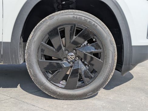 New 2026 Volkswagen Atlas SE FWD image 11