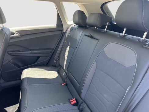 Certified 2025 Volkswagen Taos SE AWD/4WD image 7