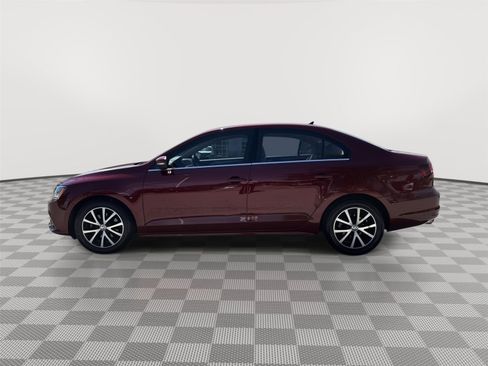 Used 2017 Volkswagen Jetta SE FWD image 3