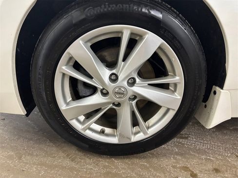 Used 2014 Nissan Altima 2.5 SV image 31