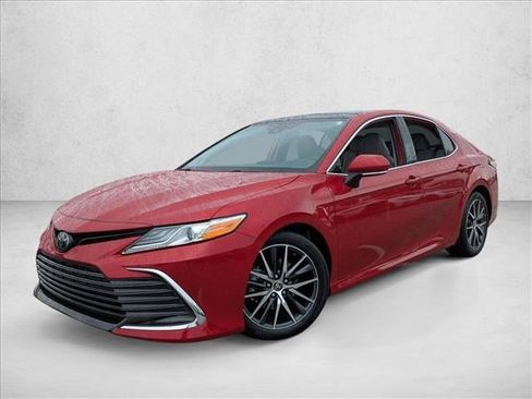 Used 2023 Toyota Camry XLE image 1