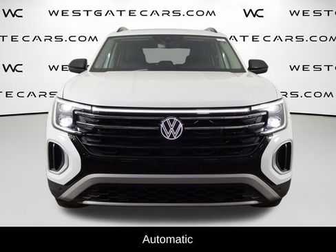 Used 2025 Volkswagen Atlas Peak Edition SE AWD/4WD image 2