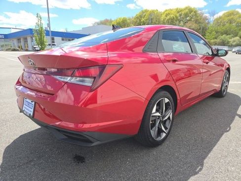 Used 2023 Hyundai Elantra SEL w/ Convenience Package FWD image 6