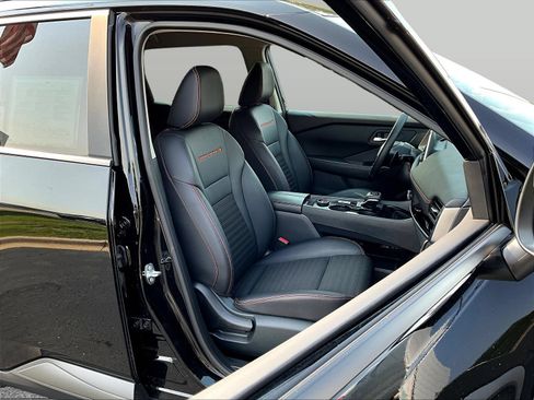 Certified 2026 Nissan Rogue SV AWD/4WD image 31