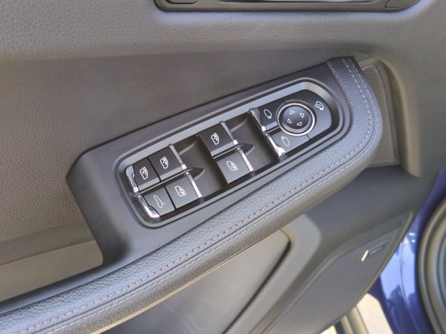 Used 2024 Porsche Macan AWD/4WD image 15
