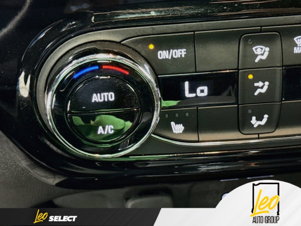 Used 2024 Chevrolet Trax RS w/ Sunroof Package FWD image 22