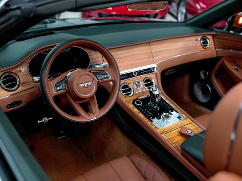 Used 2022 Bentley Continental GT V8 image 2