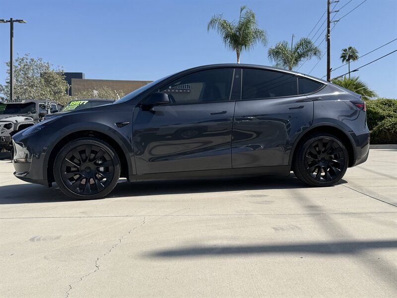 Used 2024 Tesla Model Y Long Range AWD/4WD image 2