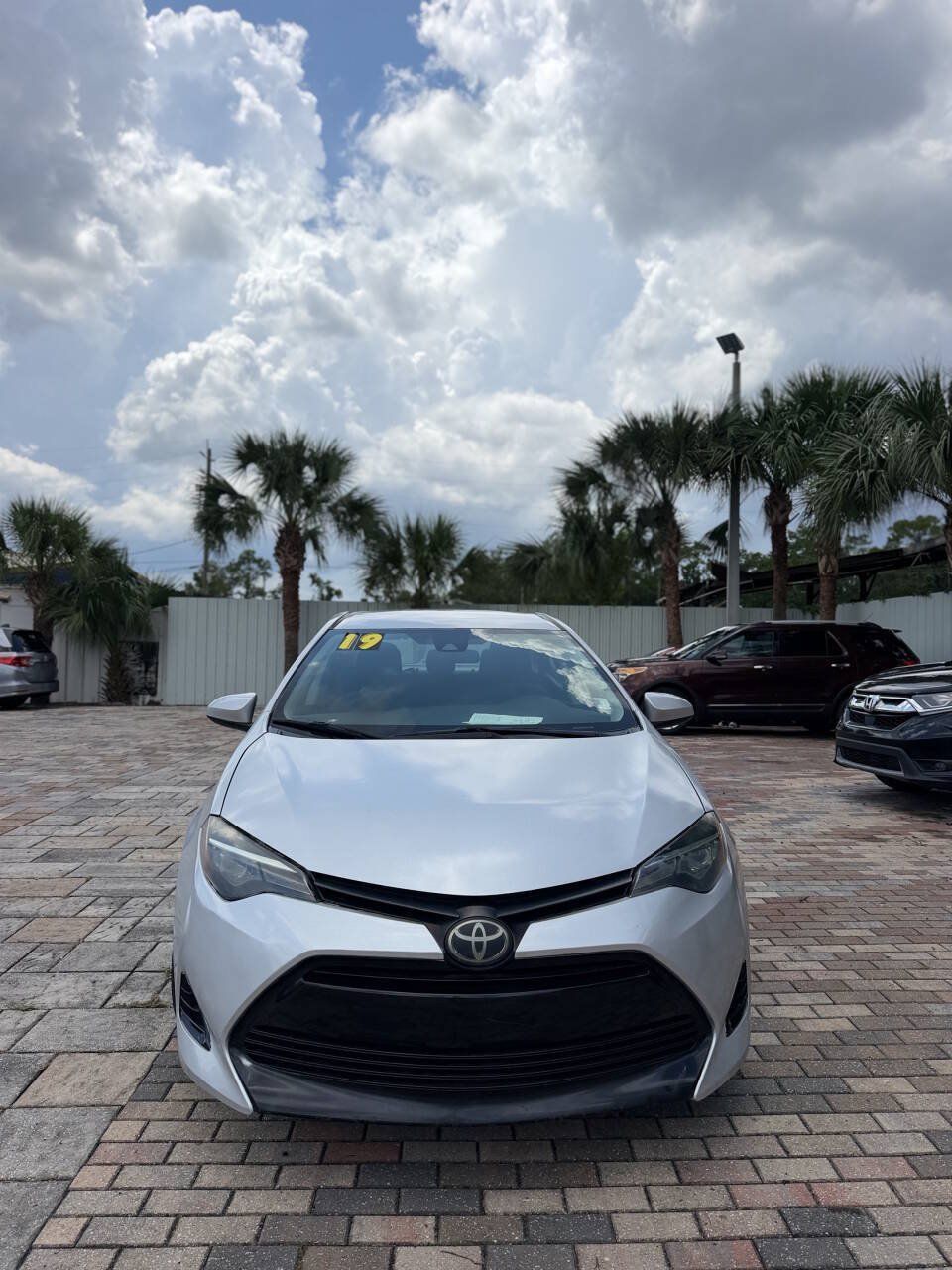 Used 2019 Toyota Corolla LE FWD image 3