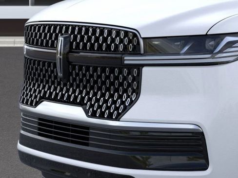 New 2025 Lincoln Navigator L Reserve AWD/4WD image 17