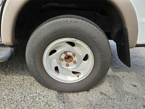 Used 1999 Ford Expedition XLT image 9