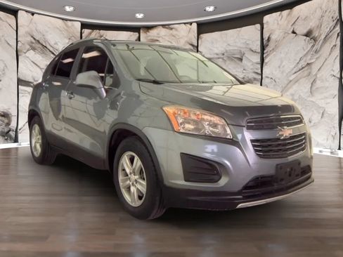 Used 2015 Chevrolet Trax LT w/ LT Plus Package FWD image 2