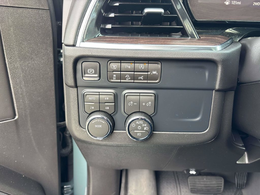 Used 2026 Chevrolet Tahoe Z71 w/ Comfort Package AWD/4WD image 26