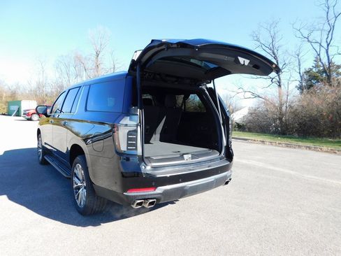 New 2025 Chevrolet Suburban High Country image 25