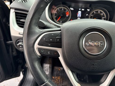 Used 2018 Jeep Cherokee Trailhawk image 34