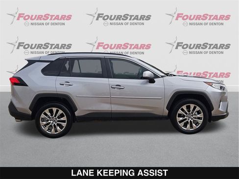 Used 2020 Toyota RAV4 XLE Premium image 3