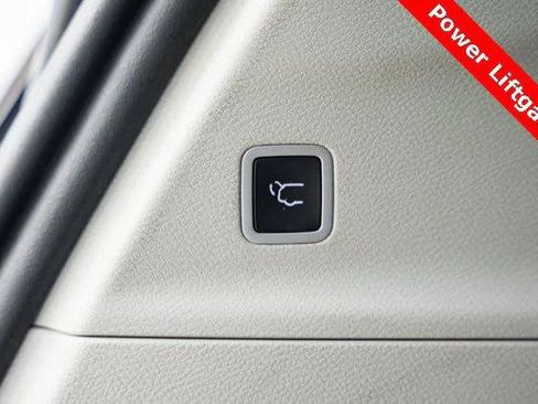 Certified 2019 Chrysler Pacifica Limited FWD image 19