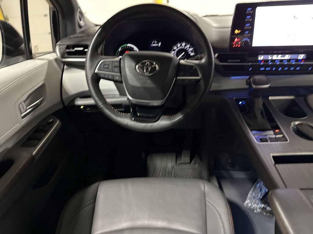 Used 2023 Toyota Sienna XSE w/ XSE Plus Package AWD/4WD image 11