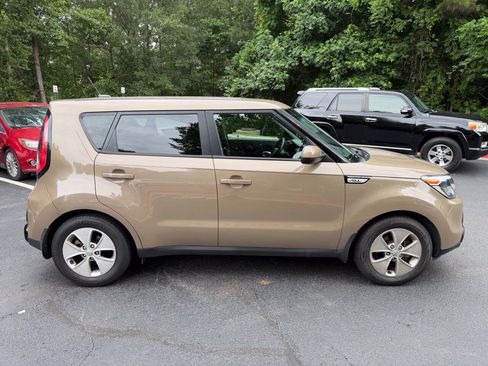 Used 2016 Kia Soul FWD image 6